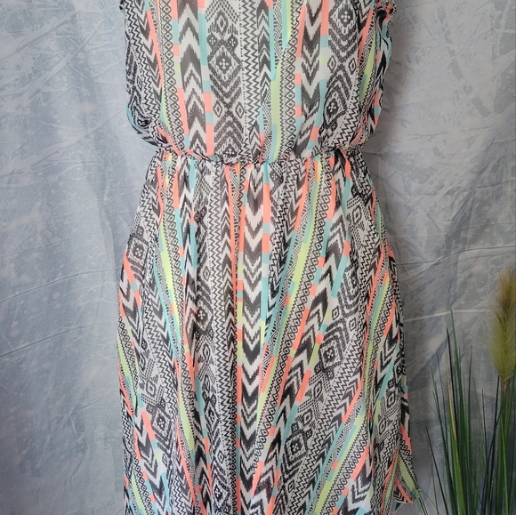 No boundaries lady's summer dress...id#025 - Picture 3 of 5